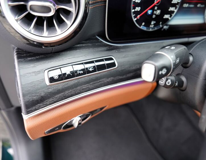 Mercedes-Benz Třídy E 30