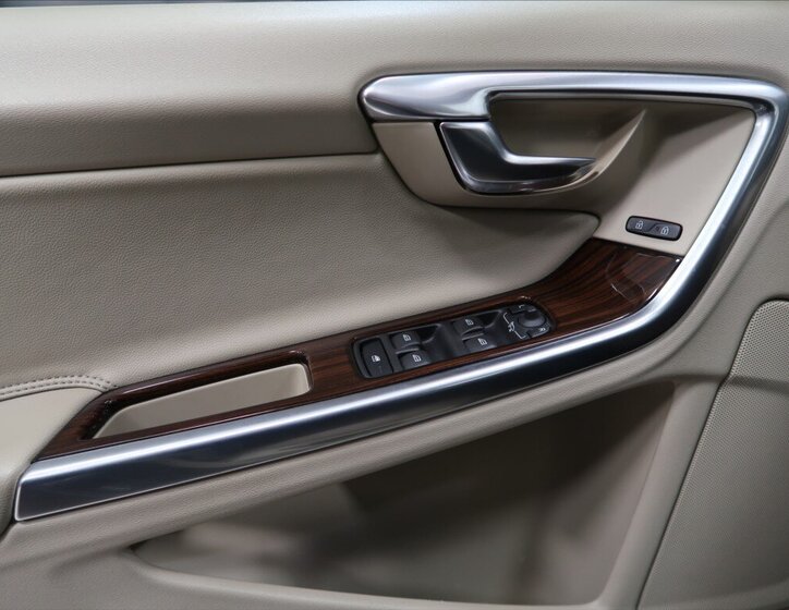 Volvo S60 Sedan / Limuzína 2,0 l 140 kw