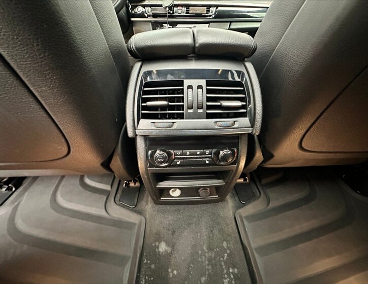 BMW X5 Kombi 3,0 l 280 kw