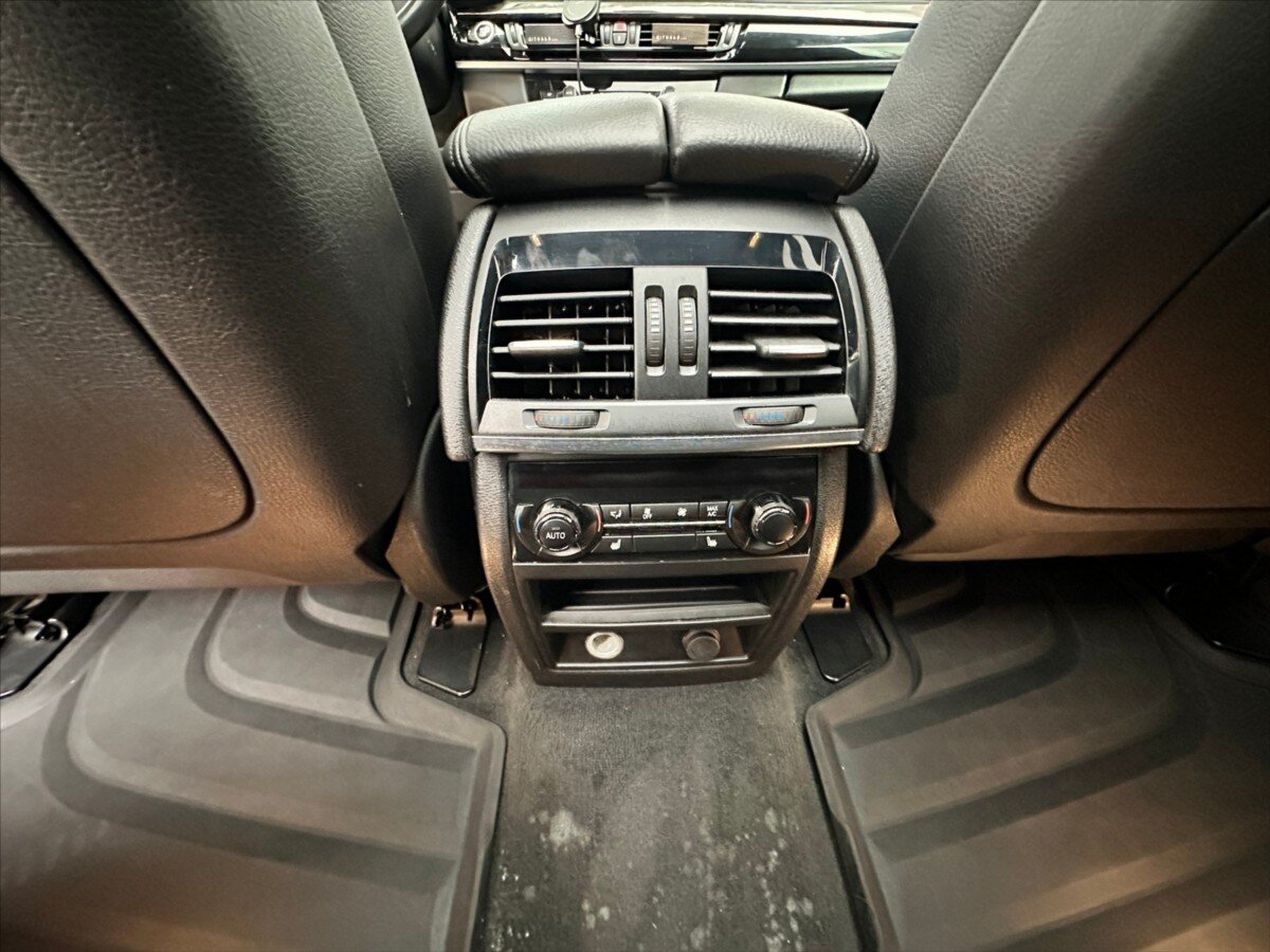 BMW X5 Kombi 3,0 l 280 kw