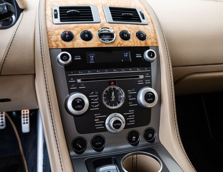 Aston Martin Rapide 13