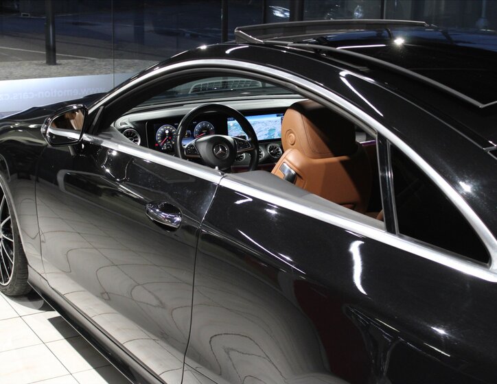 Mercedes-Benz Třídy E 8