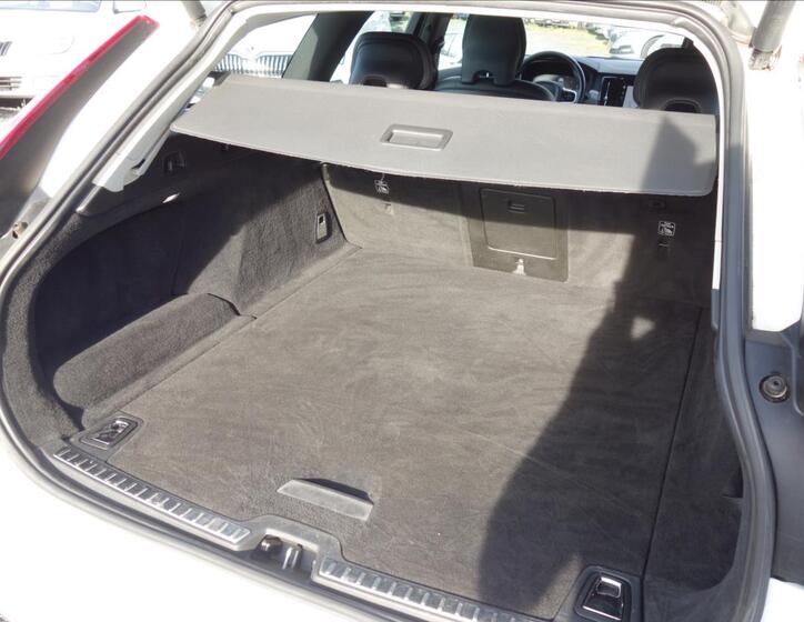 Volvo V90 16