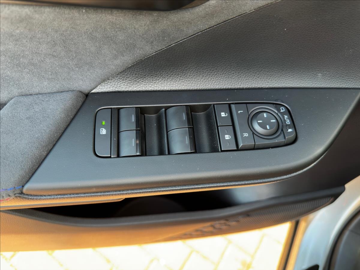 Toyota C-HR Hatchback 2,0 l 111 kw