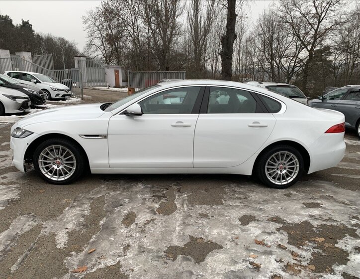 Jaguar XF Sedan 2,0 l 132 kw