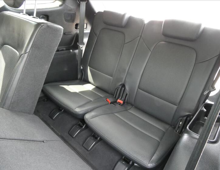 Hyundai Grand Santa Fe 23