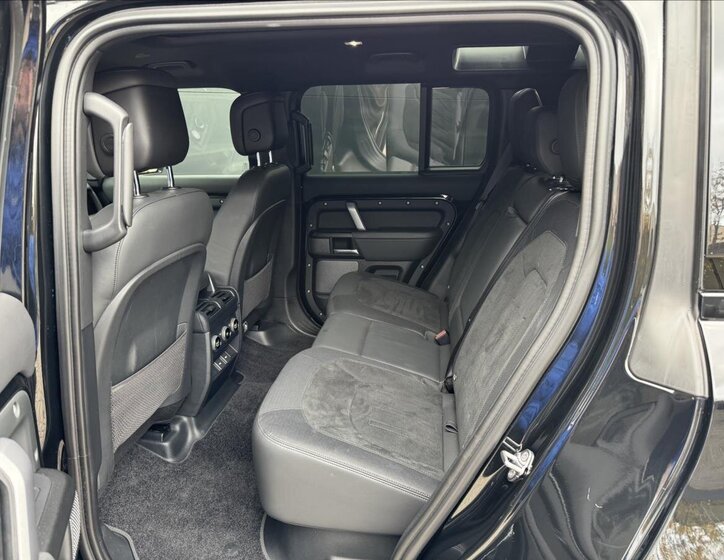 Land Rover Defender 12