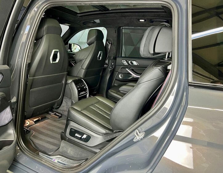 BMW X7 SUV / Terénní 4,4 l 390 kw