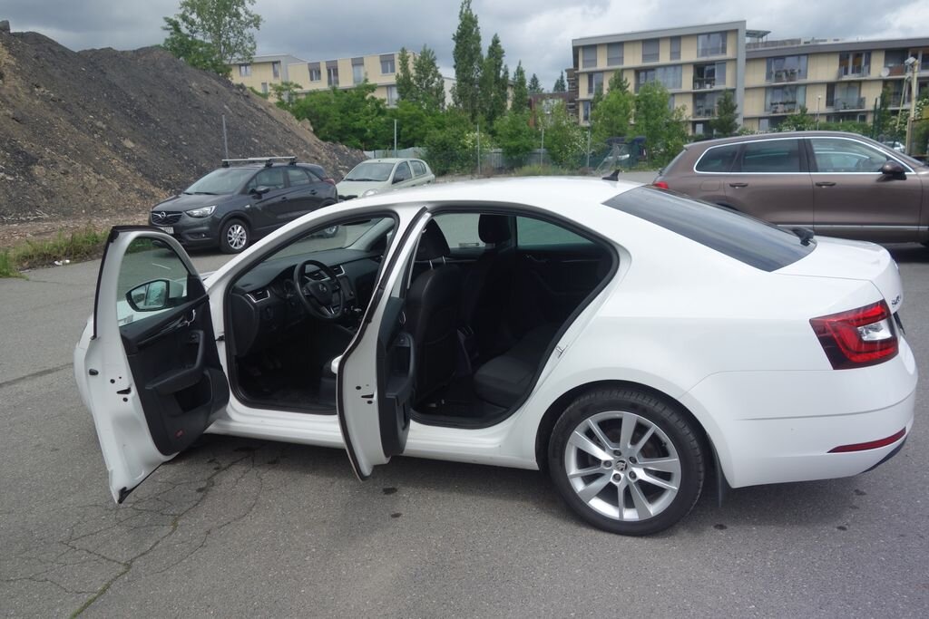 Škoda Octavia Sedan / Limuzína 2,0 l 110 kw