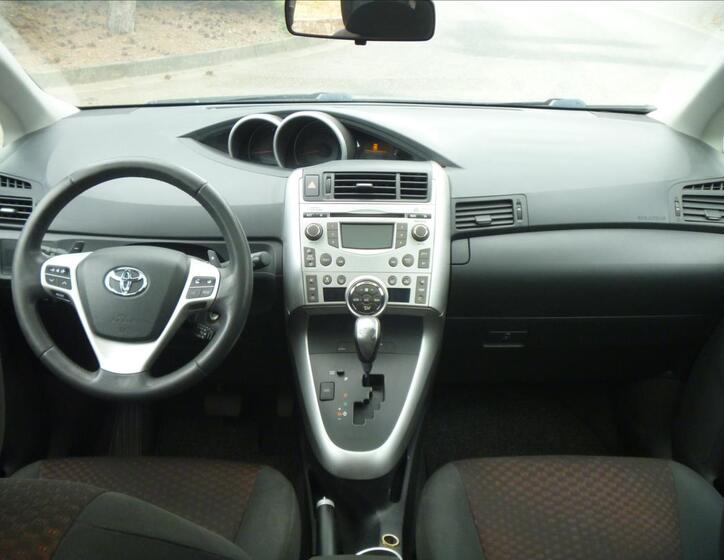 Toyota Verso 14