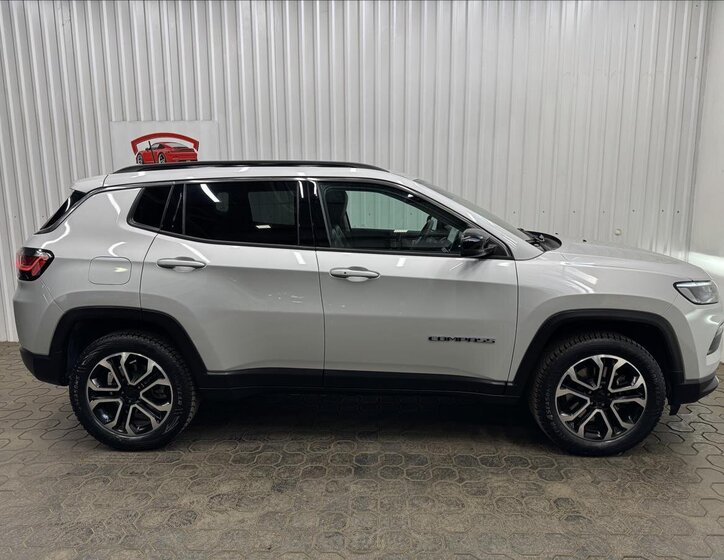Jeep Compass SUV / Terénní 1,3 l 140 kw