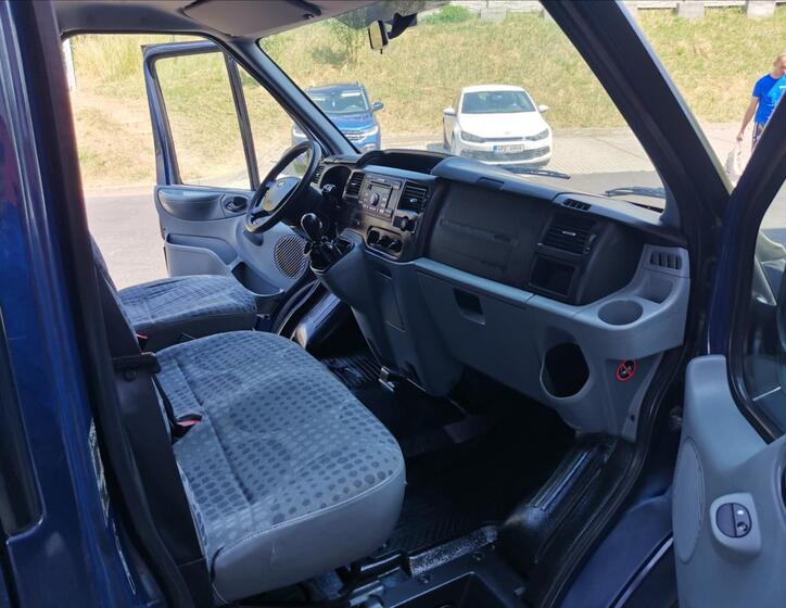 Ford Transit 9