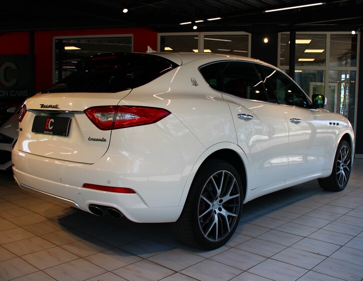Maserati Levante 6
