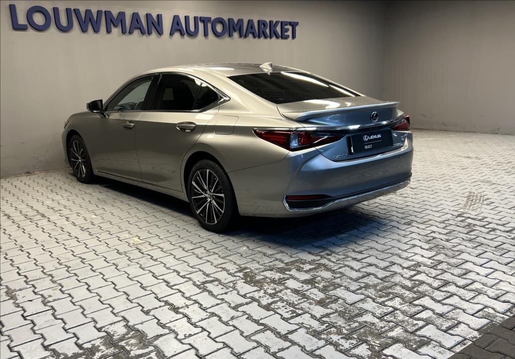 Lexus ES 300h Sedan 2,5 l 160 kw