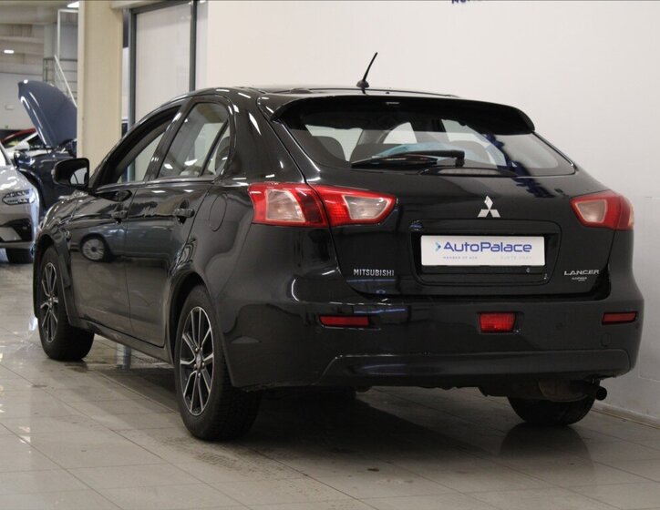 Mitsubishi Lancer Liftback 1,6 l 86 kw