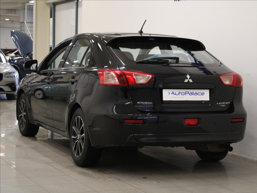 Mitsubishi Lancer Liftback 1,6 l 86 kw