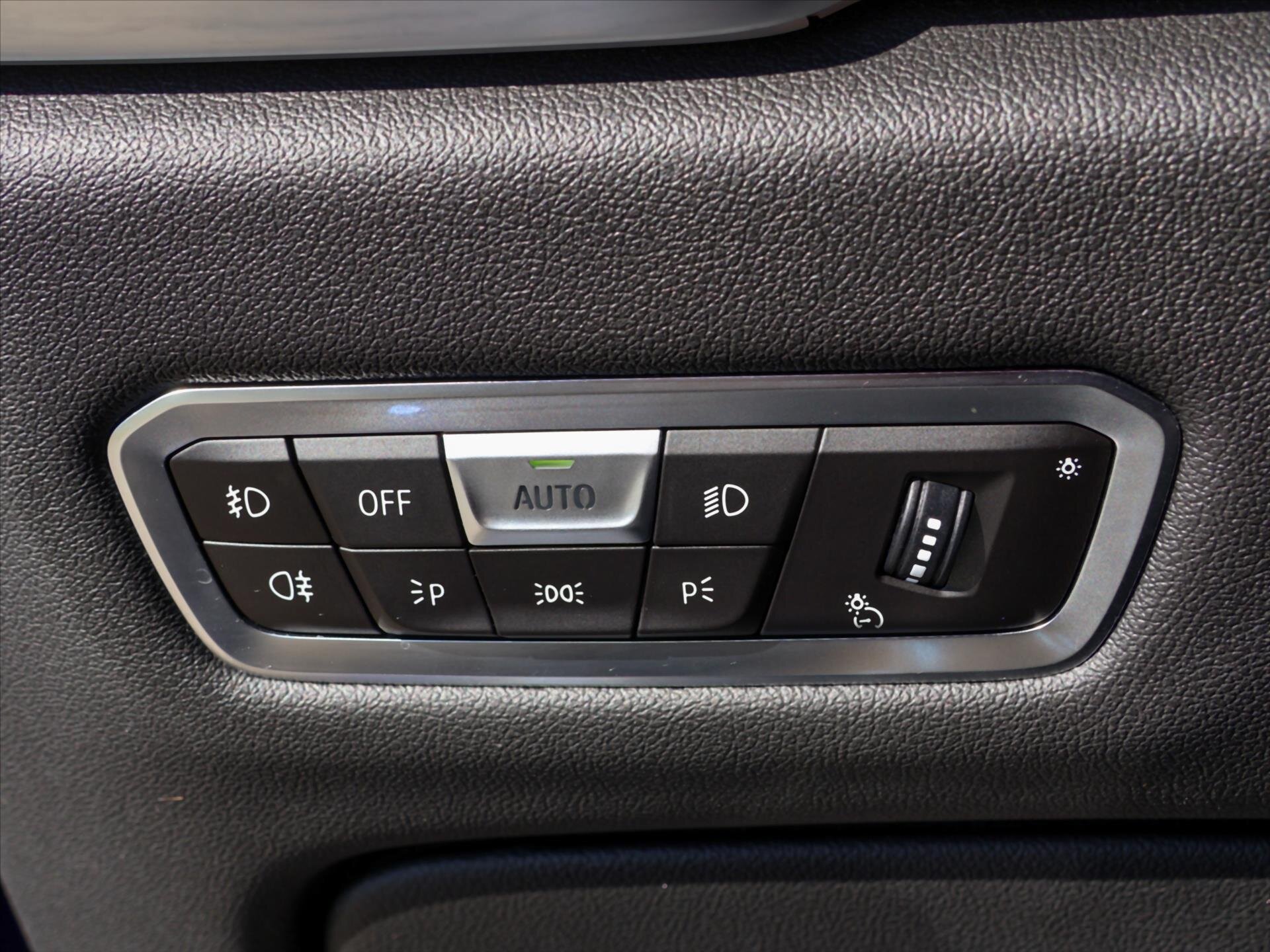 BMW X5 SUV / Terénní 3,0 l 250 kw