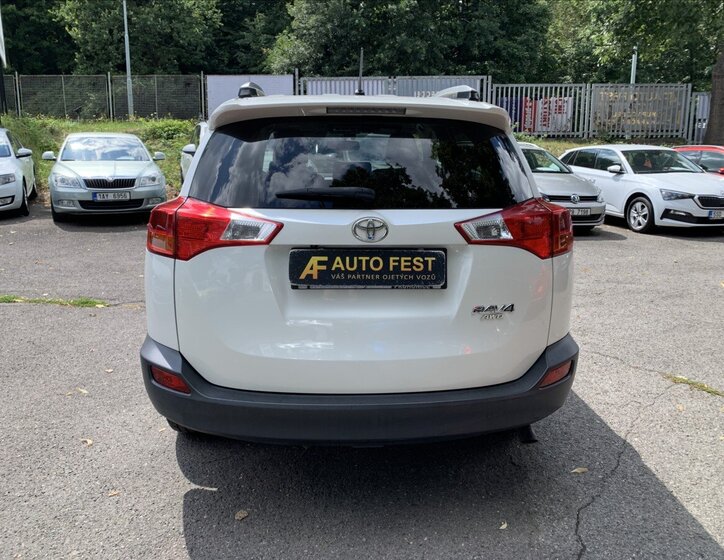 Toyota RAV4 SUV / Terénní 2,2 l 110 kw