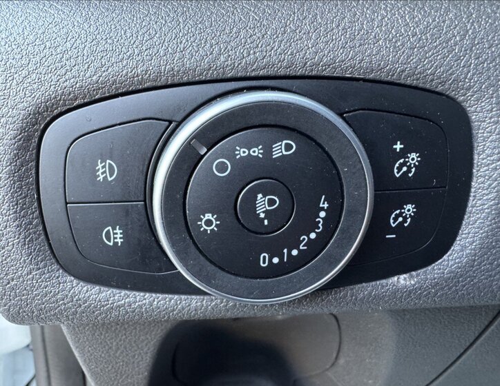 Ford Transit Custom Skříň 2,0 l 77 kw