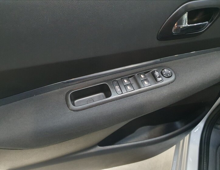 Peugeot 5008 MPV 1,6 l 88 kw