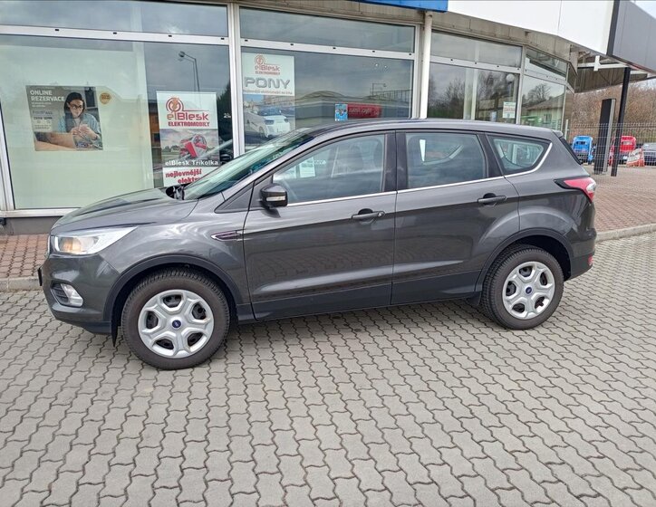 Ford Kuga SUV / Terénní 1,5 l 88 kw