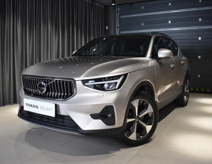 Volvo XC40 SUV / Terénní 2,0 l 145 kw