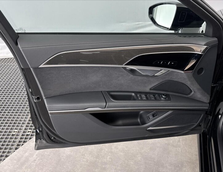 Audi A8 Sedan / Limuzína 3,0 l 210 kw