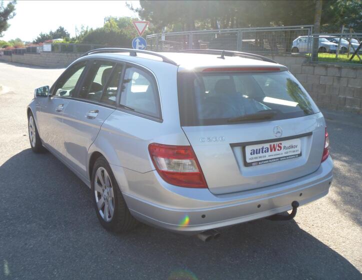 Mercedes-Benz Třídy C Kombi 2,1 l 100 kw