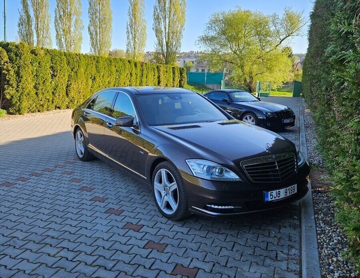 Mercedes-Benz Ostatní Sedan / Limuzína 0,0 0