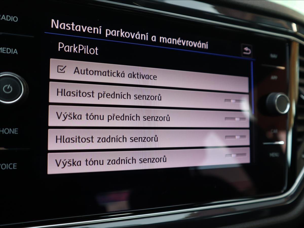 Volkswagen T-Roc CUV / Crossover 1,5 l 110 kw