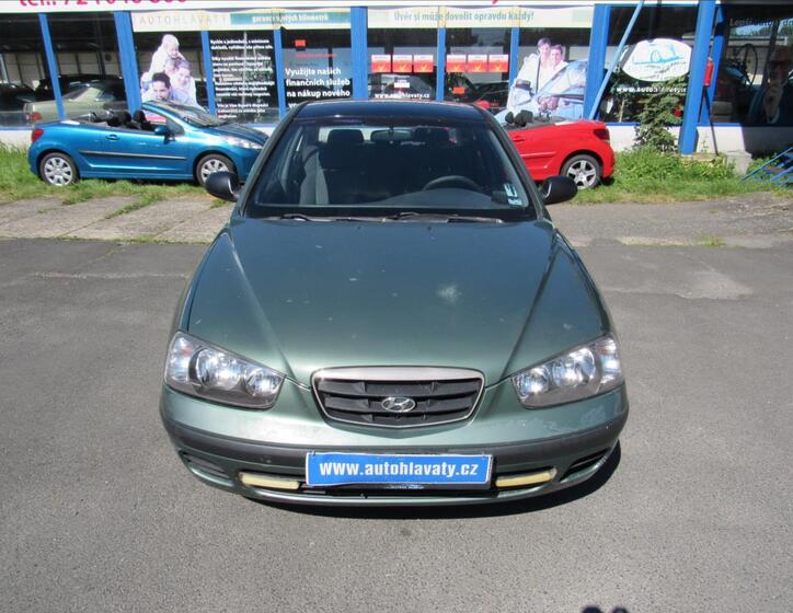 Hyundai Elantra 2