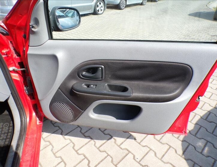 Renault Thalia Sedan / Limuzína 1,1 l 55 kw