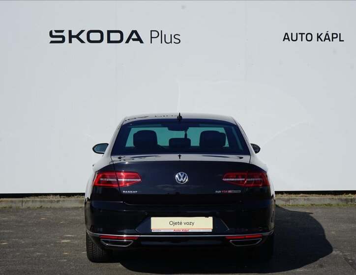 Volkswagen Passat Sedan / Limuzína 2,0 l 176 kw