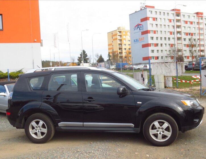 Mitsubishi Outlander SUV / Terénní 2,4 l 125 kw