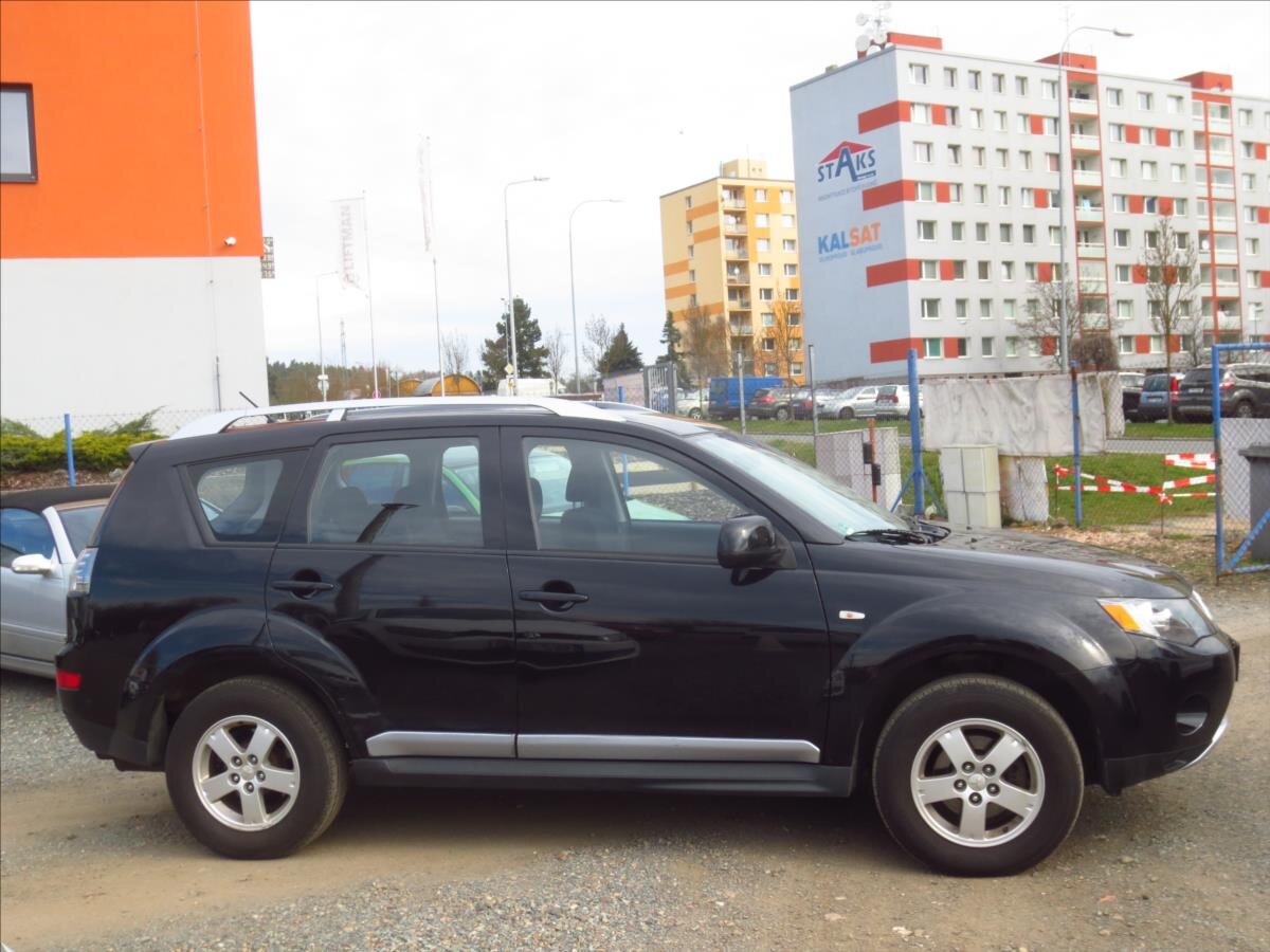 Mitsubishi Outlander SUV / Terénní 2,4 l 125 kw