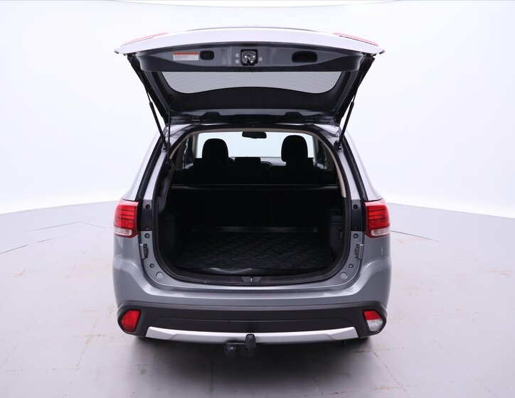 Mitsubishi Outlander SUV / Terénní 2,0 l 110 kw