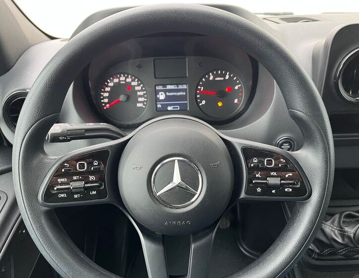 Mercedes-Benz Sprinter 9