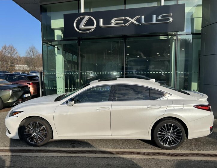 Lexus ES 300h Sedan / Limuzína 2,5 l 160 kw