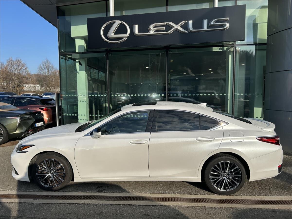 Lexus ES 300h Sedan / Limuzína 2,5 l 160 kw
