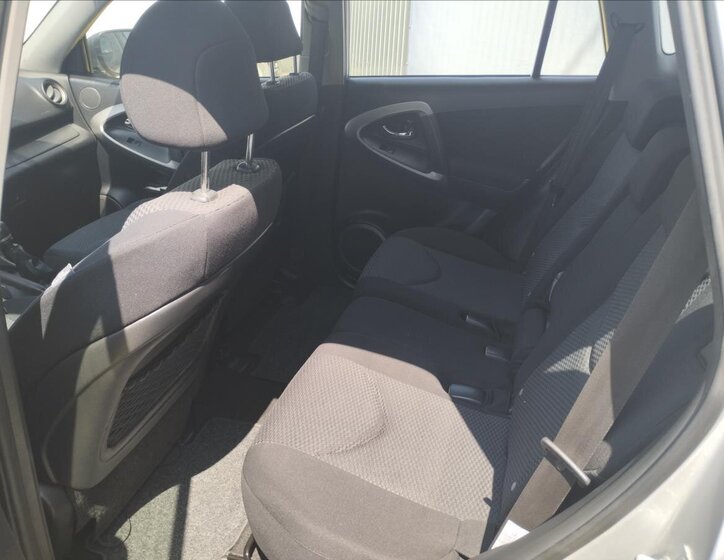 Toyota RAV4 SUV 2,2 l 100 kw