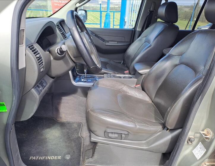 Nissan Pathfinder 5