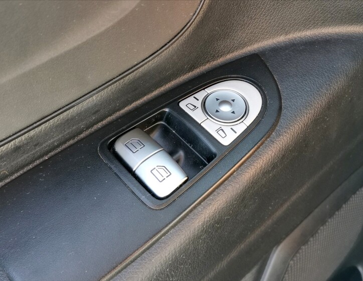 Mercedes-Benz Vito 12