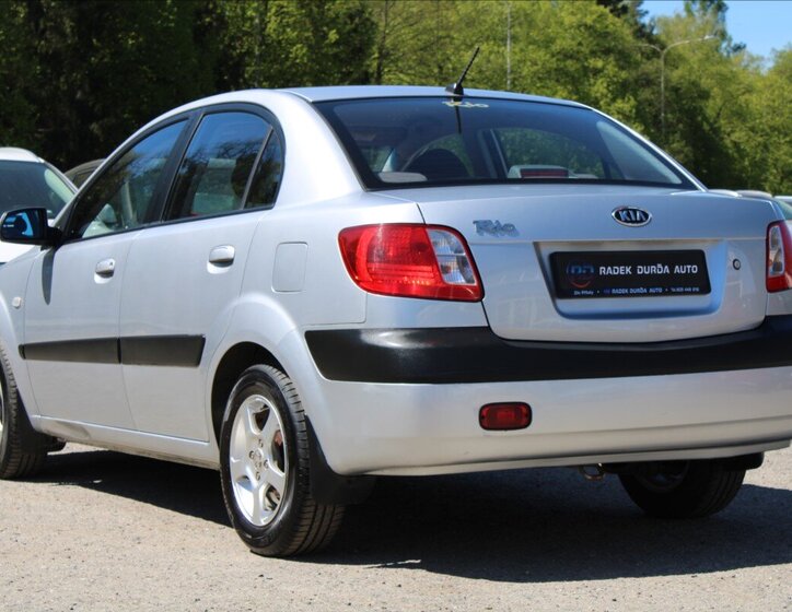 KIA Rio Sedan / Limuzína 1,4 l 71 kw