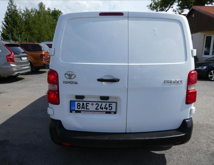 Toyota ProAce 8