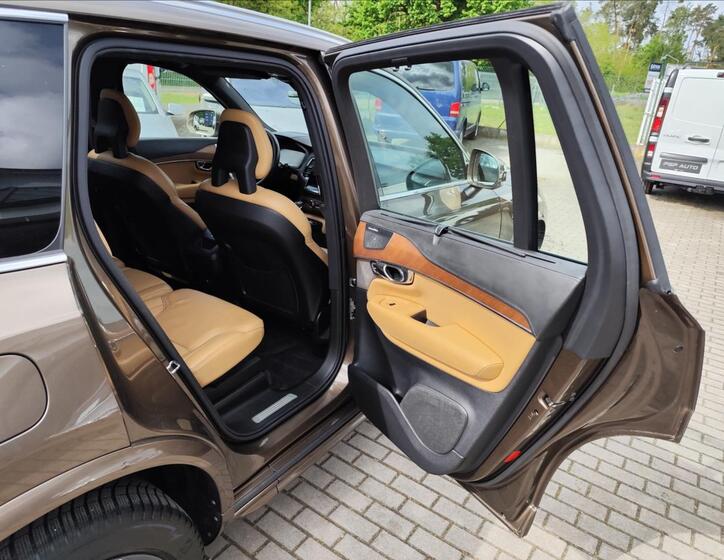 Volvo XC90 33