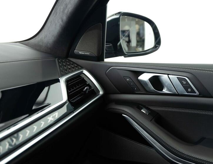 BMW X7 16