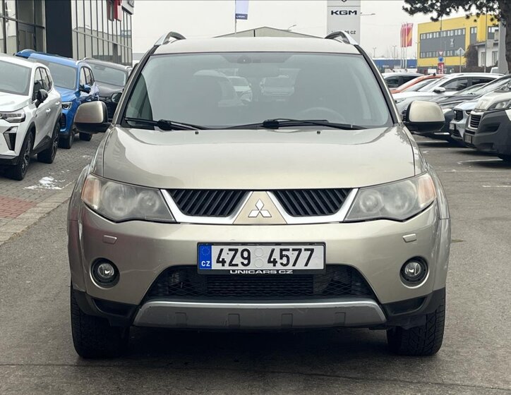 Mitsubishi Outlander SUV / Terénní 2,0 l 103 kw