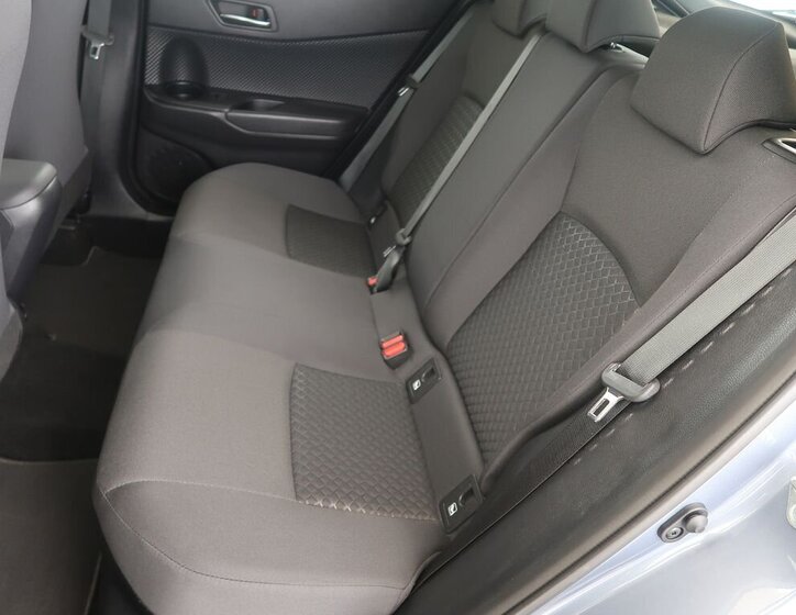 Toyota C-HR SUV 1,8 l 72 kw