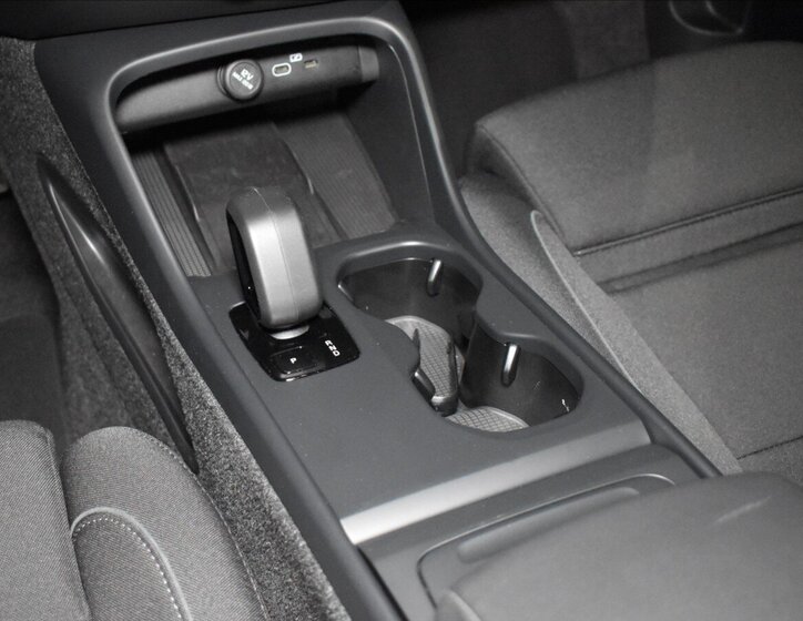 Volvo EX40 SUV / Terénní 0,0 185 kw