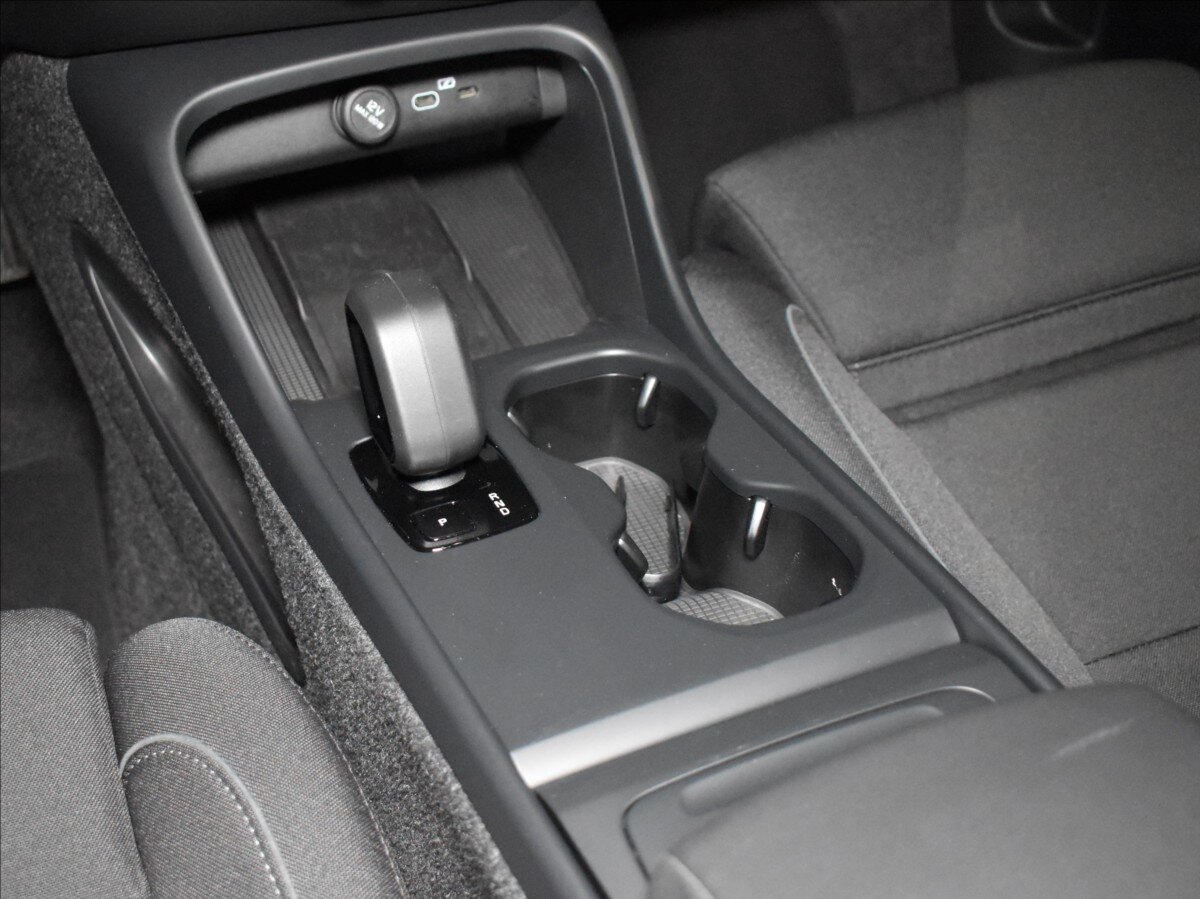 Volvo EX40 SUV / Terénní 0,0 185 kw